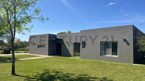 Venta Nueva Casa 4 Amb Con Jardín Y Pileta En Barbarita