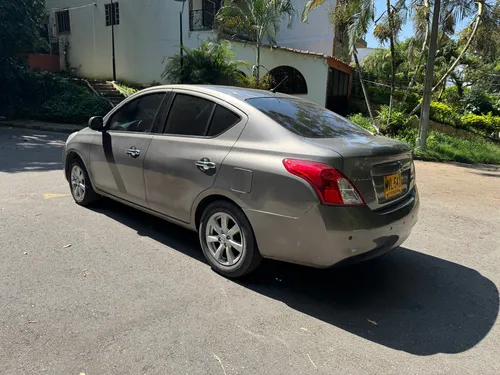 Nissan Versa Advance 1.6 Mt