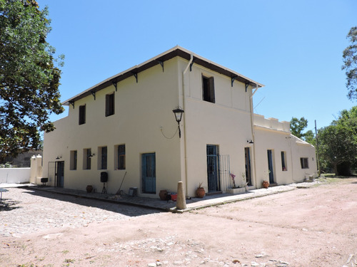 Casa - Quinta Histórica En Montevideo, A Pasos De  Las Piedras  