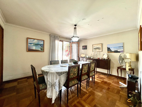 Clásica, Amplios Jardines 5d 3b+servicios