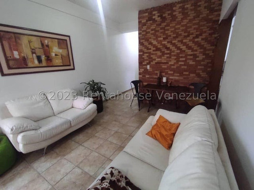 Jg Cod Flex 24-13072 Se Vende Bello Y Actualizado Apartamento En Colinas De Bello Monte, Negociable