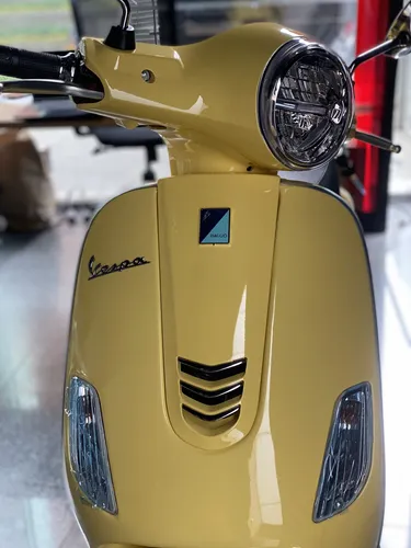 Vespa Piaggio Vxl150 Amarilla Modelo 2025