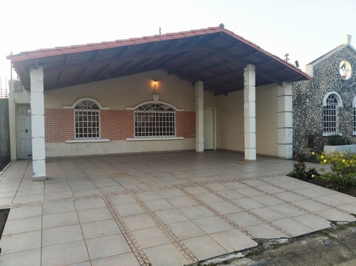 Casa En Venta Urb Laguna Paraíso Zona Industrial