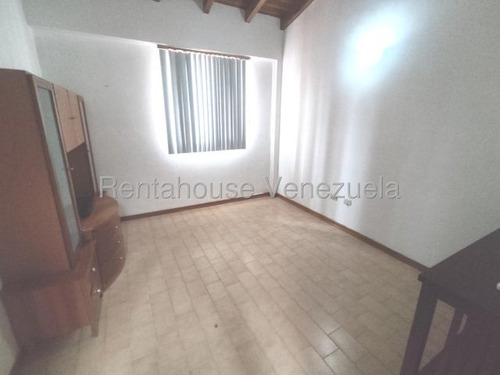 Juan Carlos González. Renta House Carabobo Alquila Casa Urb. Las Clavellinas Valencia Mls #25-18405 Rah/jcg.