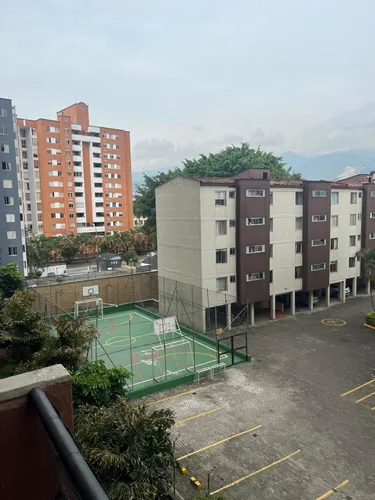 Apartamento Con Excelentes Espacios En Los Colores - Medellín, ¡oportunidad!