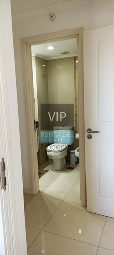 Imagen 15 de 20 de Vendo Hermoso Departamento En Torre Con Servicios Y Vista Al Mar - Punta Del Este Roosevelt
