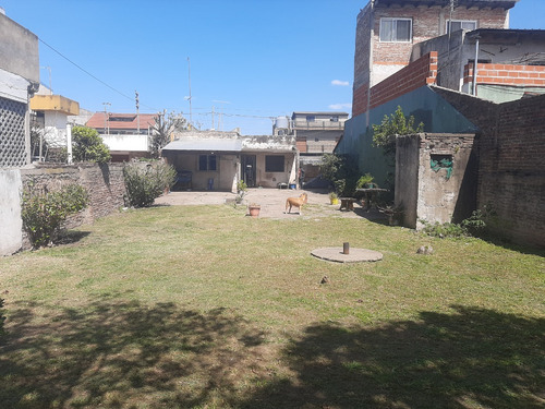 Gran Inmueble Sobre Calle Principal Para Vivir O Para Inversión En Zona Estratégica Del Barrio Para Destinos Múltiples Apto Profesional Comercial Salón Garages Viviendas Galpón Fot 2 Desarrolladores