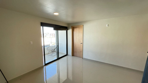 Casa Moderna Nueva En Venta, De Tres Niveles, En Hacienda Barbabosa, A 5 Min De C.u. Y De La Estación Del Tren, A 15 Min Del Centro De Toluca Y De Metepec