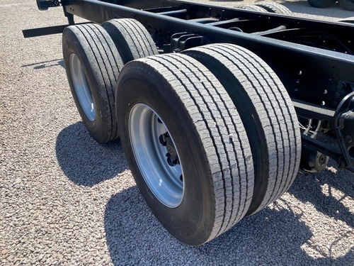 Imagem 4 de 8 de Volkswagen 24.250 - Chassi 6x2