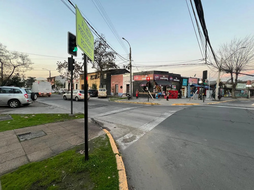 Local Comercial En Arriendo, Barrio El Aguilucho Providencia