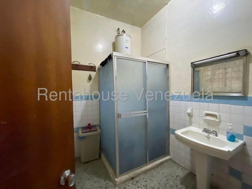 Casa Amplia Para Remodelar Potencial Para Negocio Ubicada Estrategicamente En Avenida Con Alto Tráfico Vehicular. Rah 25-16456