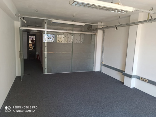Oficina De 300m2, 8 Privados. 18 De Julio Y Martin C. Martínez