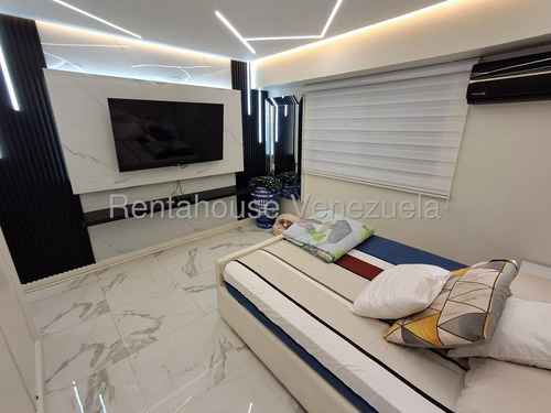 Bello, Moderno, Remodelado, Excelente Vista. 25-24297