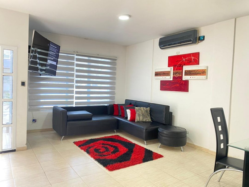 Imagen 6 de 20 de En Venta Casa Moderna En Los Cedros De La Castellana