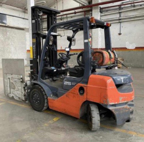 Imagen 7 de 25 de Autoelevador Toyota Fg25 Con Clamp Cascade 2012 Envio A Pais