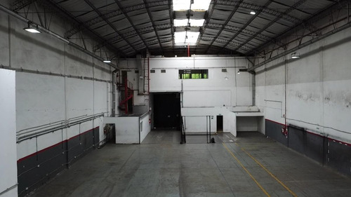 Depósito En Alquiler - Oficinas - Baños - Cocheras - 1.280mts2 - Paternal