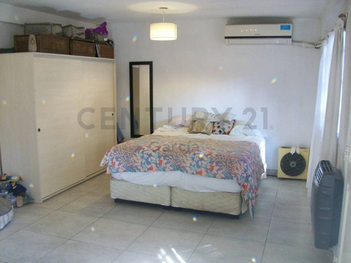 Imagen 11 de 30 de Venta Casa Multifamiliar 3 Dormitorios Garage Patio Parrilla Luminoso