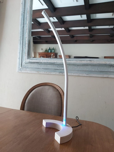 Imagen 4 de 10 de Lampara De Mesa Velador Led Diseño Madera Hecho Argentina