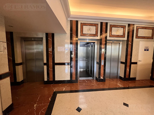 Oficina En Alquiler De 380 M2 En El Centro