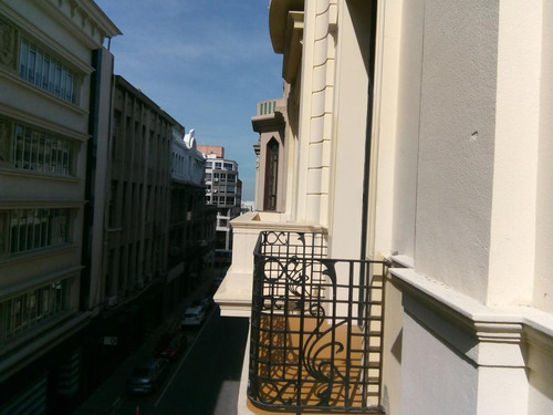 Imagen 3 de 9 de Peatonal Sarandí Y Juan Carlos Gómez