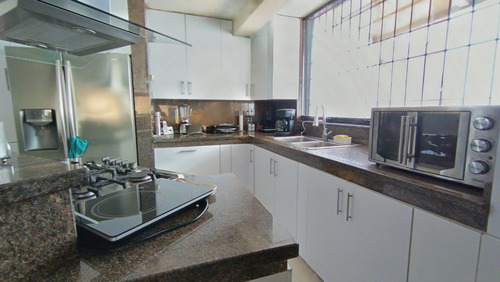 Maikelly Zabala Vende Casa En Barquisimeto , Zona Este, Piscina, 1000metros2 De Terreno, 600 Metros2 De Construcción. Mls 24-28298 Mz
