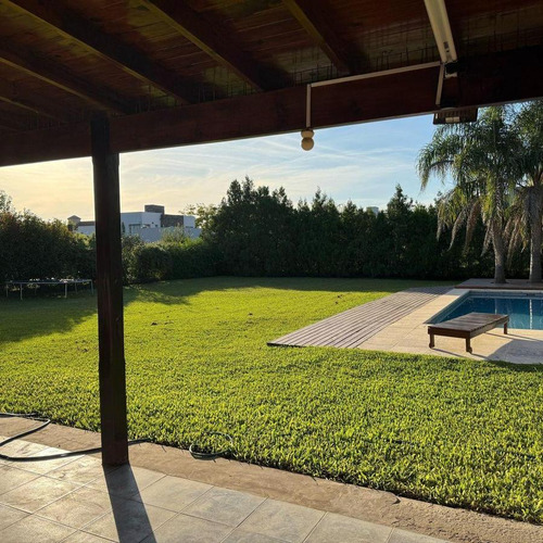 Casa 3 Habitaciones En B° La Concepción, Luján