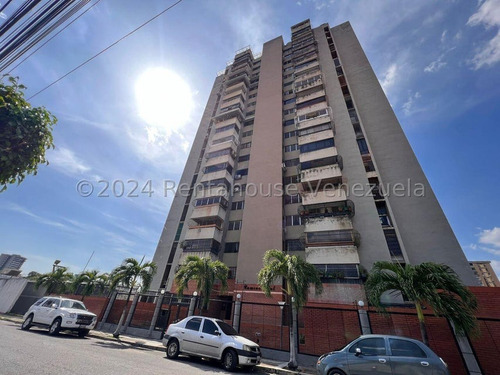 Apartamento En Venta En Urb. Andrés Bello, Maracay. 24-18738. Lln