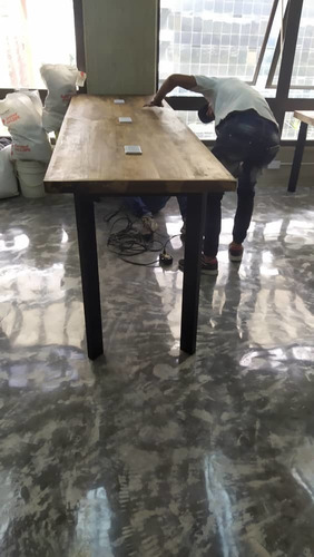 Imagen 3 de 3 de Mesas De Madera En Pino O Teca Electrificadas