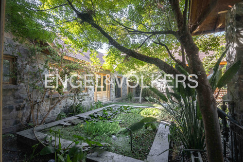 Casa De Piedra En Condominio Consolidado En Linderos