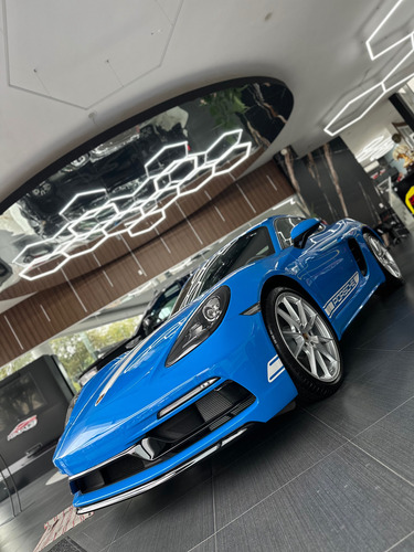 Estrena Auto!!! Es Un Azul Hermoso Y Con Poco Kilometraje