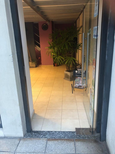 Imagen 4 de 12 de Excelente Local Comercial Con 2 Cocheras.-