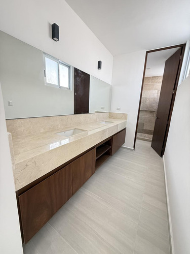 Casa En Venta Merida, En Privada, Con 562 Mt De Construccion