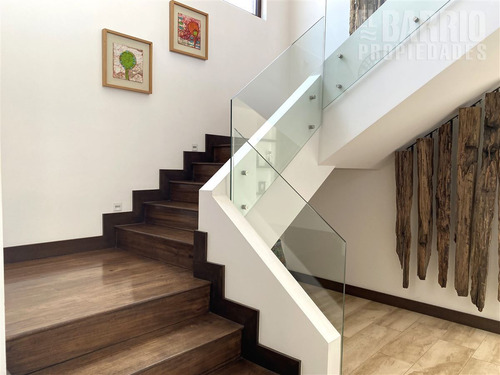 Casa En Venta De 4 Dorm. En Colina