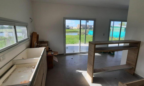 Imagen 15 de 25 de Oportunidad!!! Casa Al Agua En El Canton Norte.