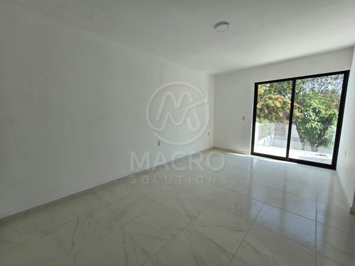 Casa En Venta En Col. Plan De Ayala Con Jardín Apta A Créditos