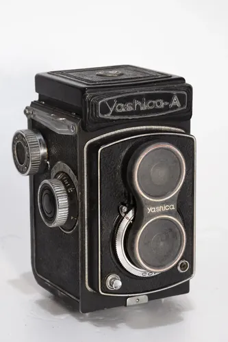 Câmera Yashica - A Tlr 6x6 Ótimo Estado Revisada Analógica