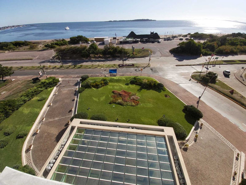 Apartamento En Venta De 3 Dormitorios En Playa Mansa