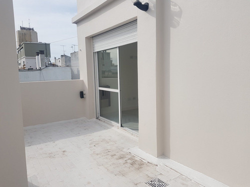 Departamneto De 2 Ambientes Con Balcon Terraza En Venta / Paseo Aldrey