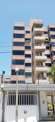 Apartamento Con 3 Habitaciones, 2 Baños 1 Puesto De Estacion