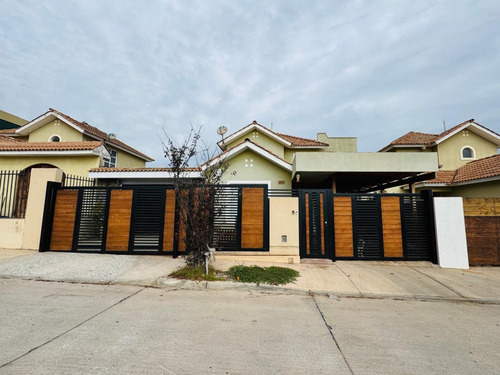 Cómoda Y Amplica Casa En Serena Oriente 5d/3b, Gran Quincho!