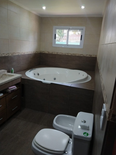 Imagen 12 de 17 de Venta De Casa De 3ambientes,parque,piscina Y Quincho En Pilar