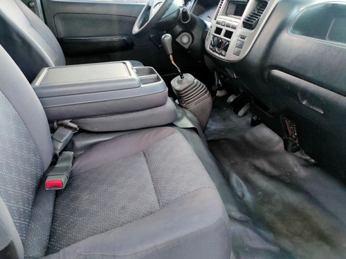 Imagen 9 de 11 de Nissan Urvan Panel Toldo Alto T/m A/a Diesel 2013