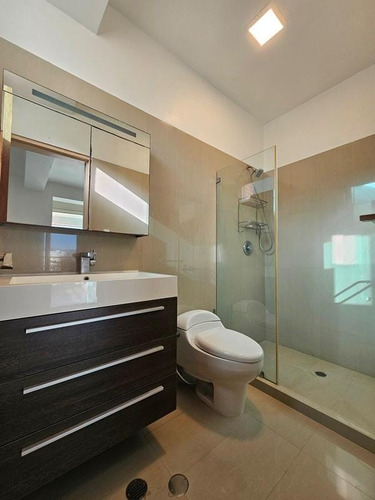 Inzitu Realtors Vende Apartamento En Venta En El Parral, Valencia Cm