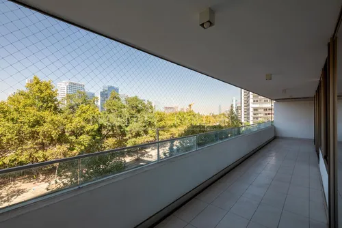 Cómodo Departamento Con Vista Despejada A Parque A...
