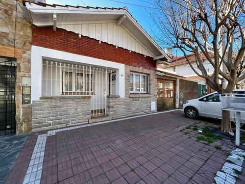 Venta Casa 3 Amb. Con Quincho, Garage Y Patio.