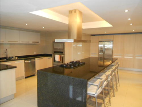 Vendo Casa 1100m2, 5h/7b/8p Cerro Verde 5433