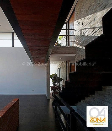 Exclusiva Residencia En Venta Con Diseño Único En Lomas De C