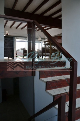 Casa En Punta Piedras, 5 Dormitorios *- Ref: 3581
