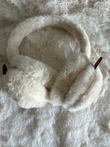 Orejeras Invierno Peluche Capybara Carpincho Kawaii Beige