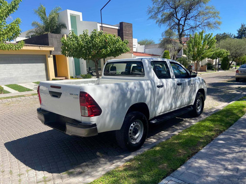 Imagen 7 de 14 de Toyota Hilux 2017 2.7 Cabina Doble Base Mt